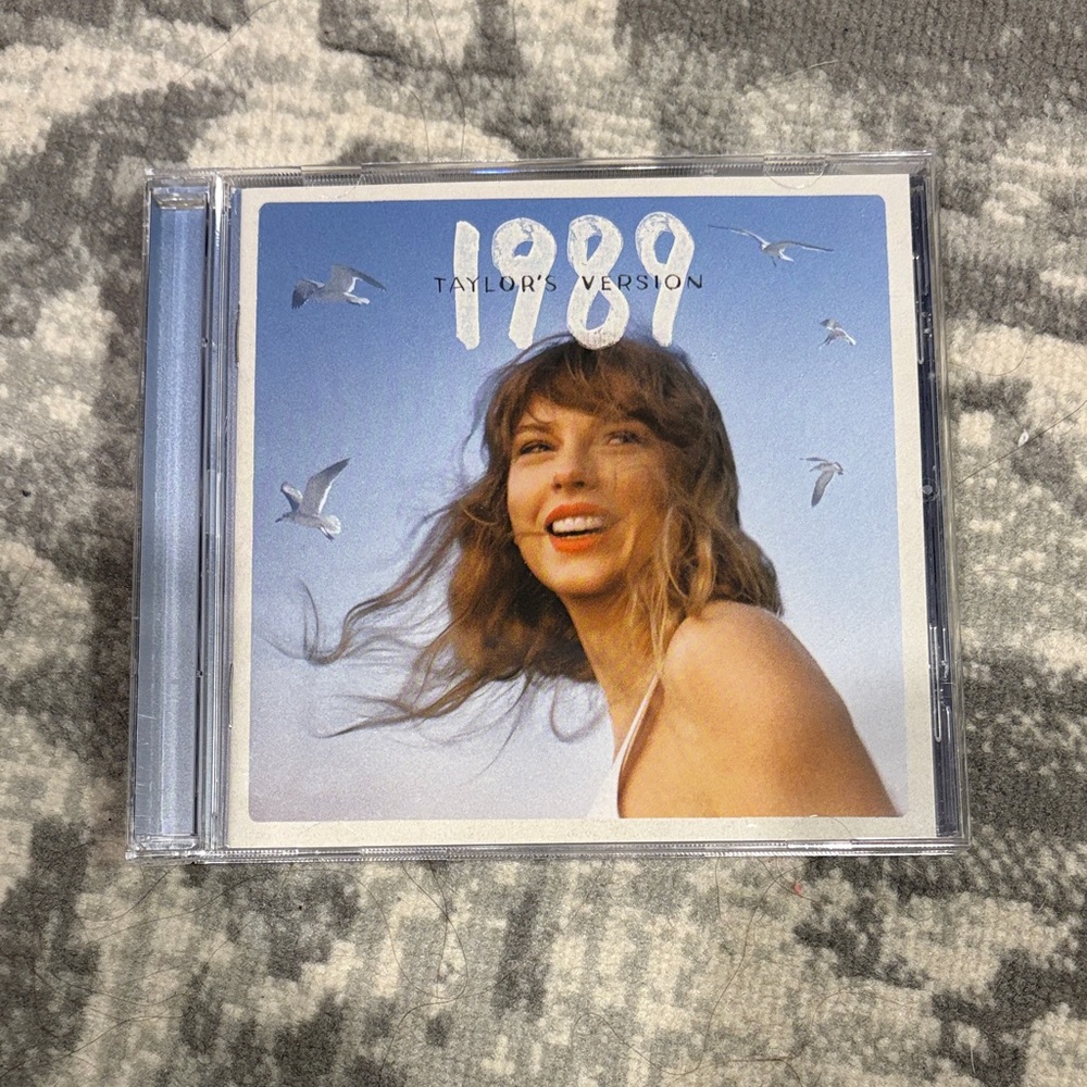 Taylor Swift 1989 (Taylor's Version) CD - Blue and White with Polaroids!